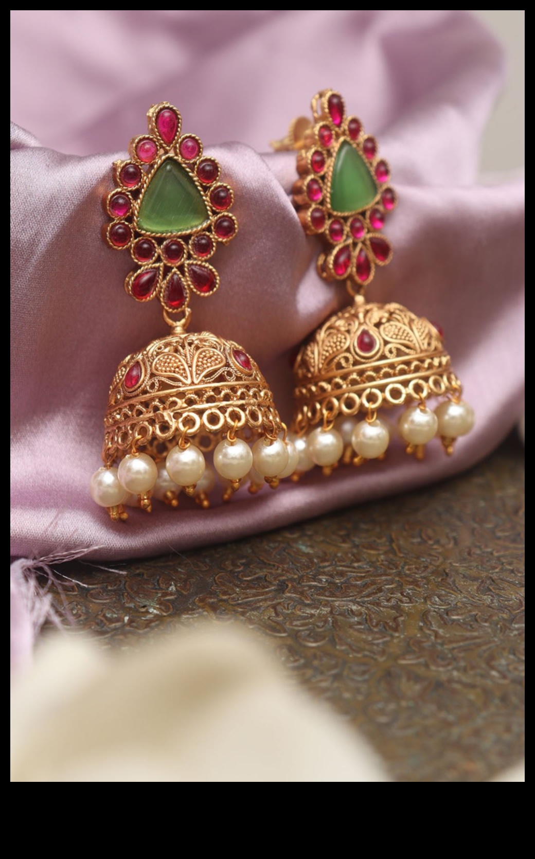 Divine Elegance: Αποκαλύψτε την κομψότητά σας με τα θεϊκά μας στυλ σκουλαρικιών