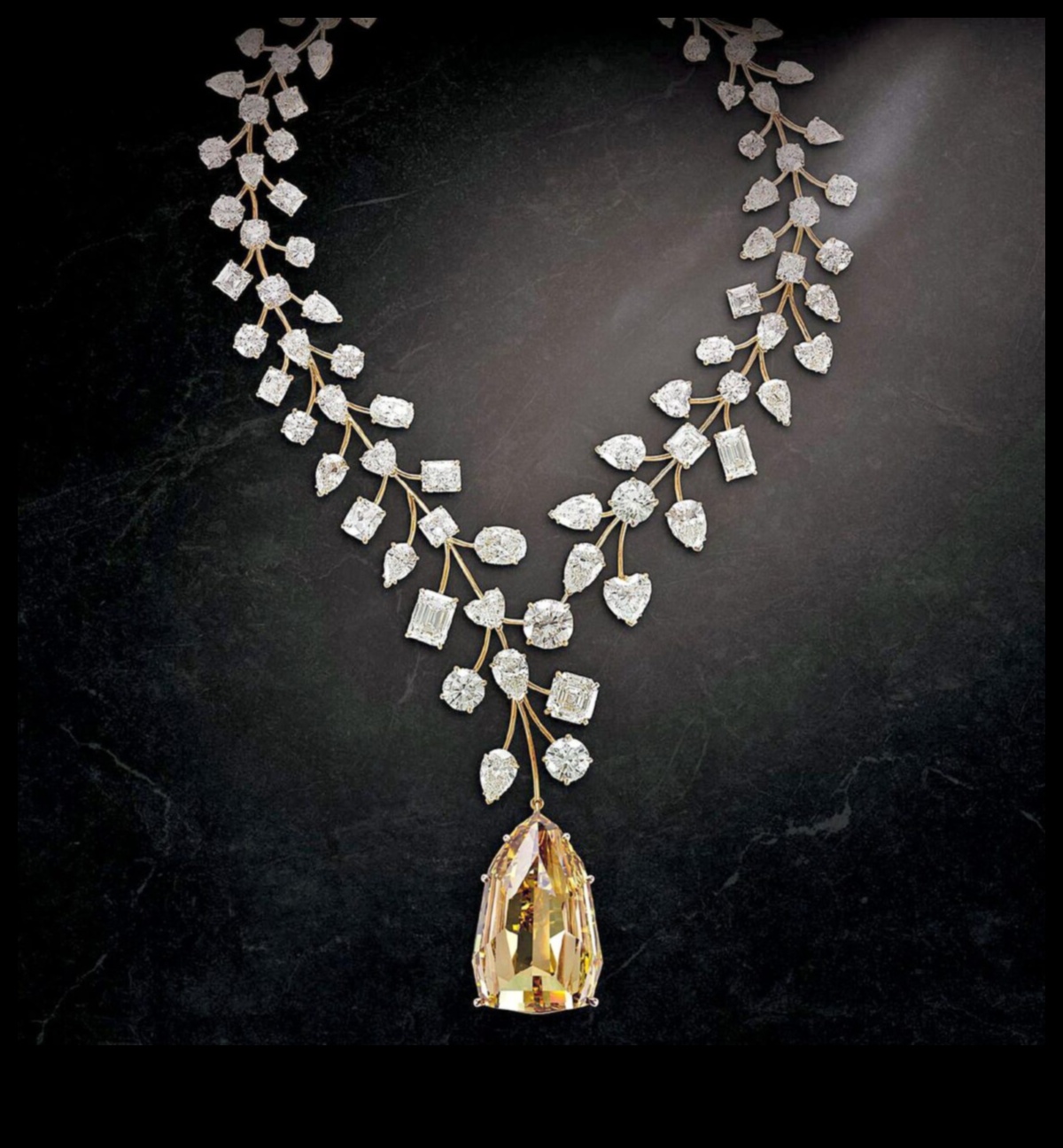 Επαναπροσδιορισμός πολυτέλειας: Αποκαλύψτε την πλούσια πλευρά σας με τις δημιουργίες μας με κολιέ