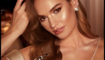 Glow Up with Glamour: Fashion Jewellery Magic Unveiled