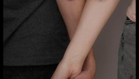 Love's Canvas Couple Tattoos Αποτυπώνουν το ένταση της αφοσίωσής τους 4 Love's Canvas: Ζευγάρι Τατουάζ που δημιουργούν ένα περίπλοκο πορτρέτο αφοσίωσης