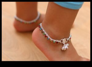 Whispering Charms: Αγκαλιάστε την παιχνιδιάρικη διάθεση με τα σχέδια των αστραγάλων μας