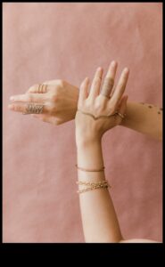 Wrist Enchantments: Εξερευνήστε τον κόσμο των βραχιολιών