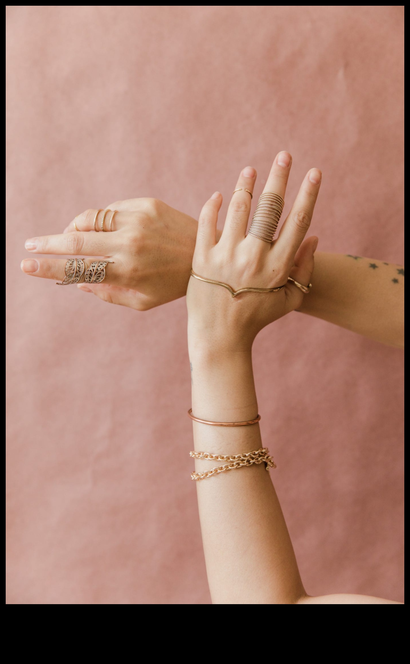 Wrist Enchantments Μια διαχρονική συλλογή από βραχιόλια για εξερεύνηση 1 Wrist Enchantments: Εξερευνήστε τον κόσμο των βραχιολιών