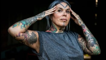 Ανυψωμένα Διακοσμητικά: Καλλιτεχνικές ανακαλύψεις στο Τατουάζ